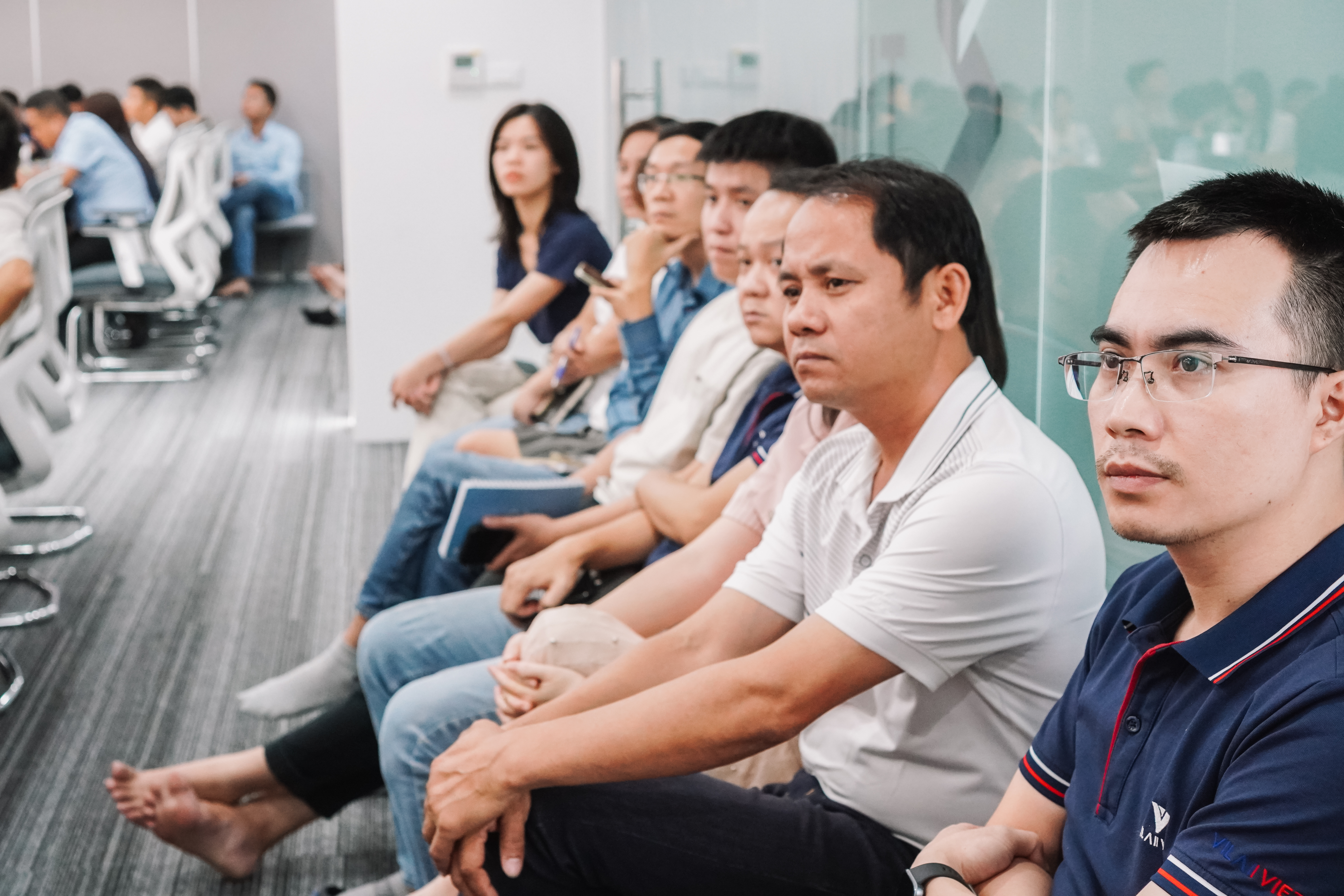 The organizational restructuring session was attended by Vilai Viet employees both in person and online.